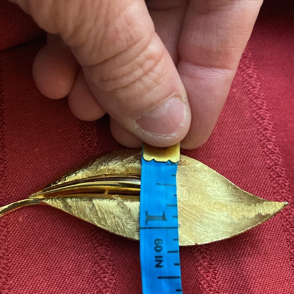 Vintage JJ Gold Toned Leaf Broach - Picture 5 of 5